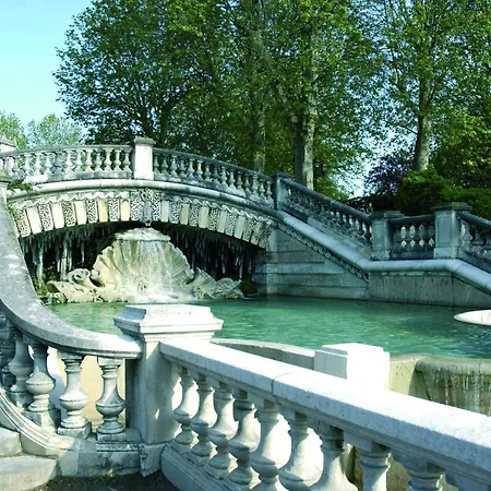 Hotel apartamentowy Montchapet Centre 2*